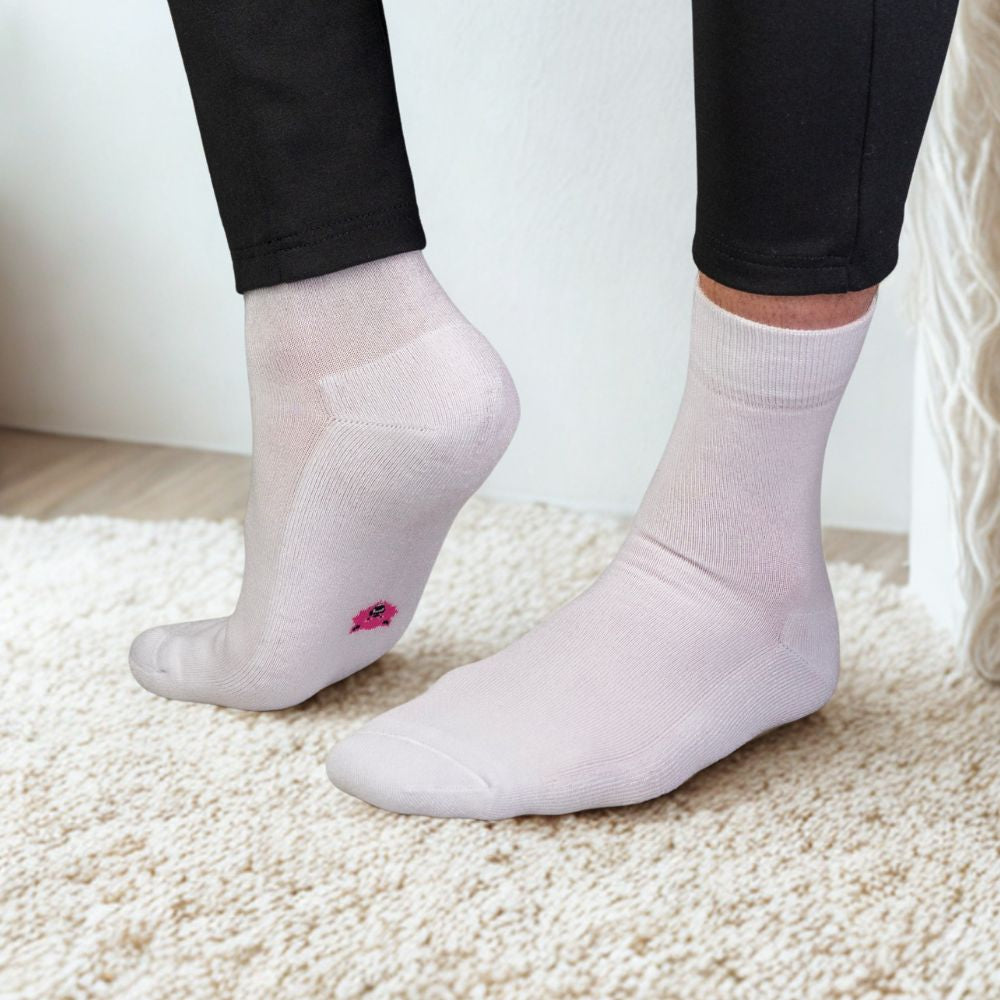 Strong white bamboo socks with colour-coding